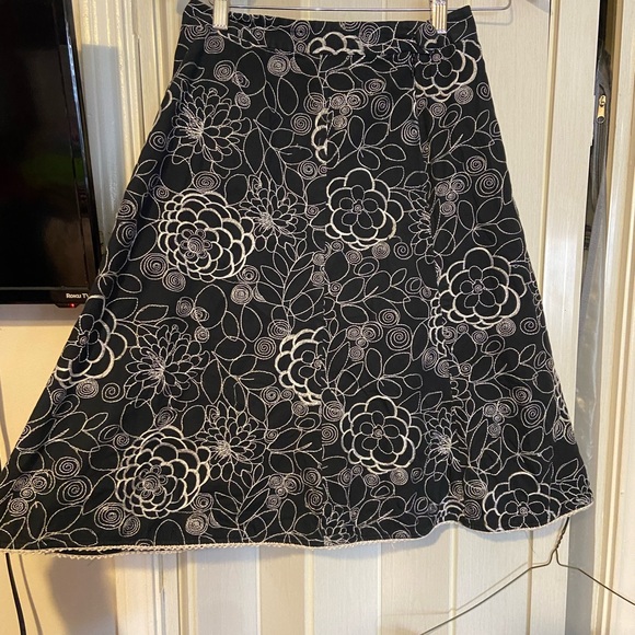 Van Heusen Black and White Floral A-Line Skirt - Picture 1 of 7